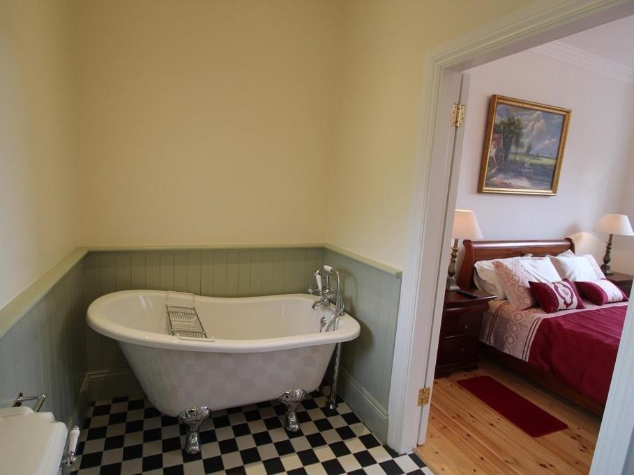 The Old Dispensary Hotell Kinsale Exteriör bild
